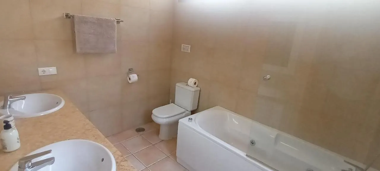 Beautiful, Spacious Villa, Heated Pool, Sleeps Eight, With Quality Furnishings Caleta De Fuste