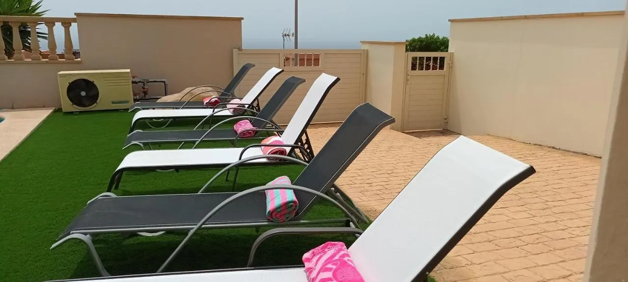 Villa Beautiful, Spacious Villa, Heated Pool, Sleeps Eight, With Quality Furnishings Caleta De Fuste Spanje